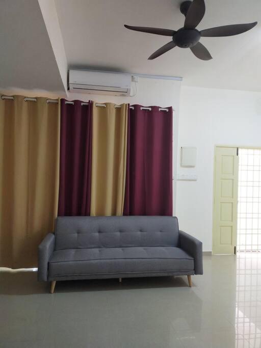 Cheerful 3-bedroom Residential With Free Wifi Holiday home *