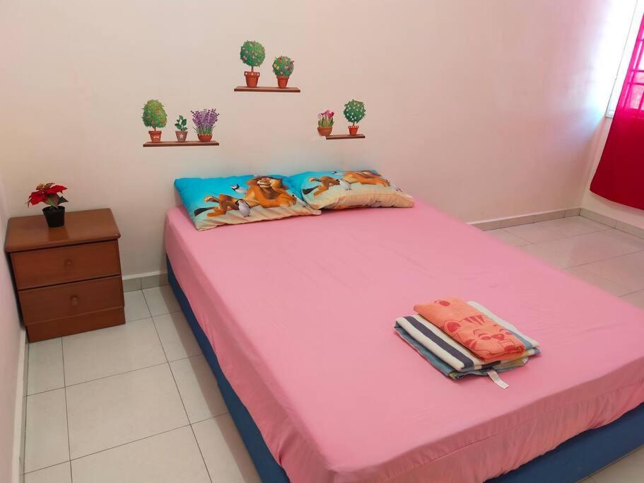 Holiday home Cheerful 3-bedroom Residential With Free Wifi